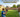 Spelers spelen capture the flag met lasergame in het bos