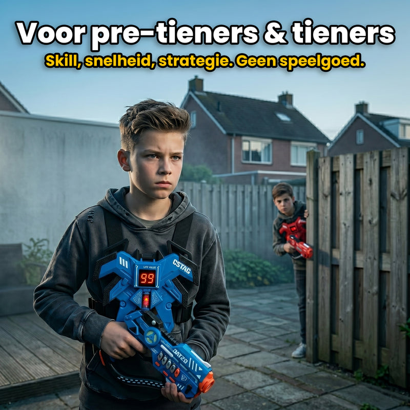 Pre-tiener van 10 jaar speelt buiten met Savorelle Pulse blaster en chest-vest in achtertuin