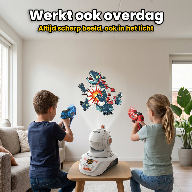 Kinderen spelen overdag binnen met Lasergame Set Projector op witte muur